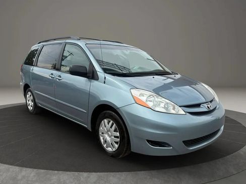 Used 2008 Toyota Sienna CE FWD image 4
