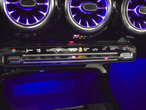 Used 2022 Mercedes-Benz CLA 250 4MATIC image 30