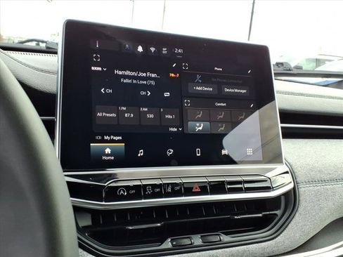 Used 2024 Jeep Compass Latitude image 10