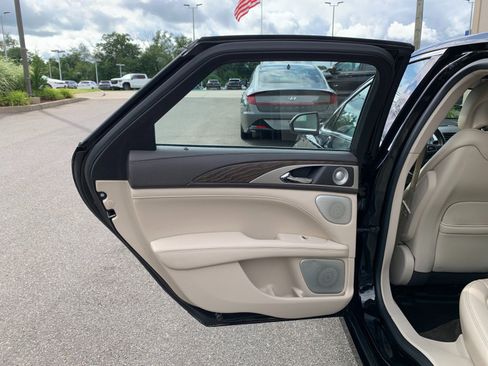 Used 2018 Lincoln MKZ Reserve w/ Luxury Package FWD image 33