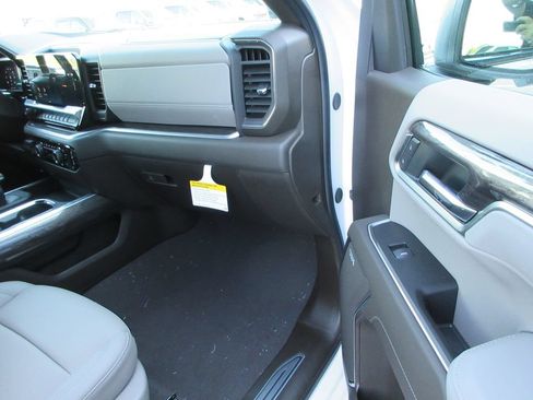 New 2026 Chevrolet Silverado 1500 LTZ w/ LTZ Premium Package AWD/4WD image 22