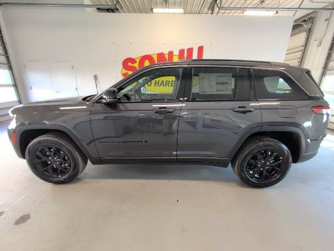 New 2026 Jeep Grand Cherokee Altitude AWD/4WD image 2