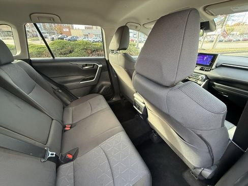 Used 2025 Toyota RAV4 XLE image 36