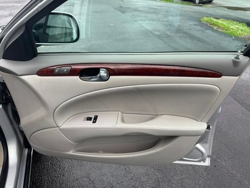 Used 2009 Buick Lucerne CXL FWD image 18
