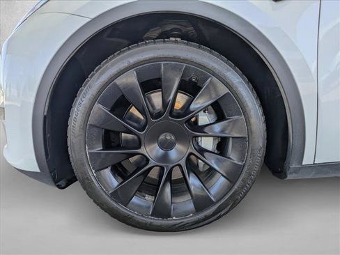 Used 2024 Tesla Model Y Long Range AWD/4WD image 23