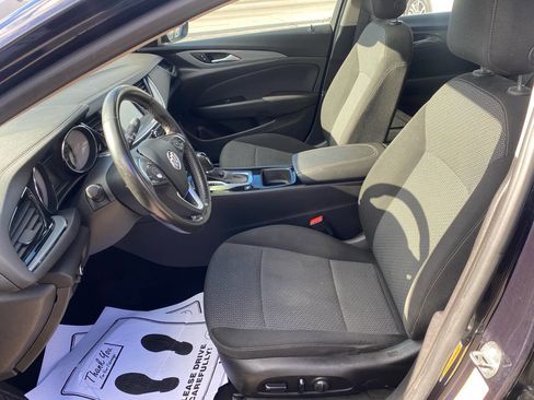Used 2018 Buick Regal Preferred image 17