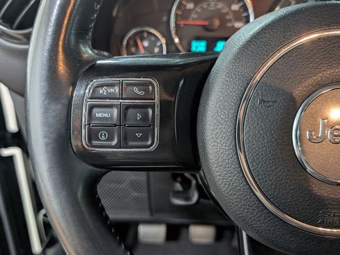 Used 2017 Jeep Wrangler Unlimited Sahara AWD/4WD image 15