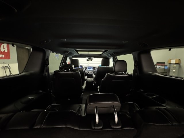 Used 2025 Chrysler Pacifica Limited FWD image 19