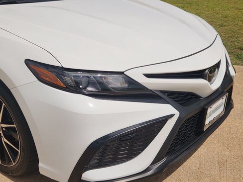 Used 2023 Toyota Camry SE w/ Convenience Package FWD image 12