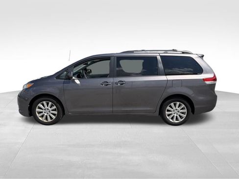 Used 2014 Toyota Sienna LE AWD/4WD image 3
