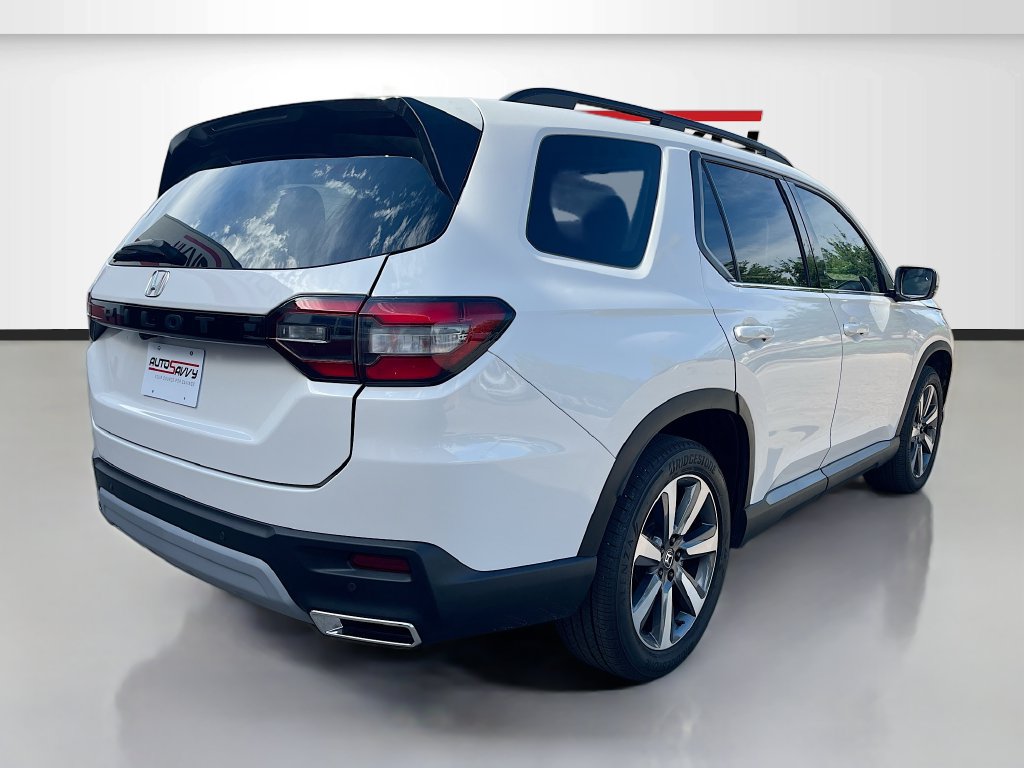 Used 2024 Honda Pilot Touring image 7