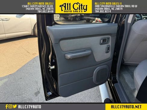 Used 2003 Nissan Frontier SE RWD image 11