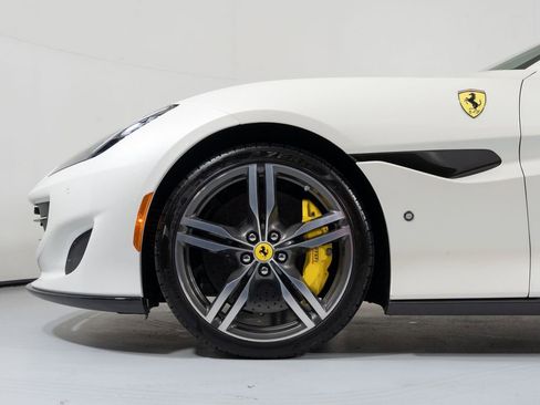 Used 2019 Ferrari Portofino image 12