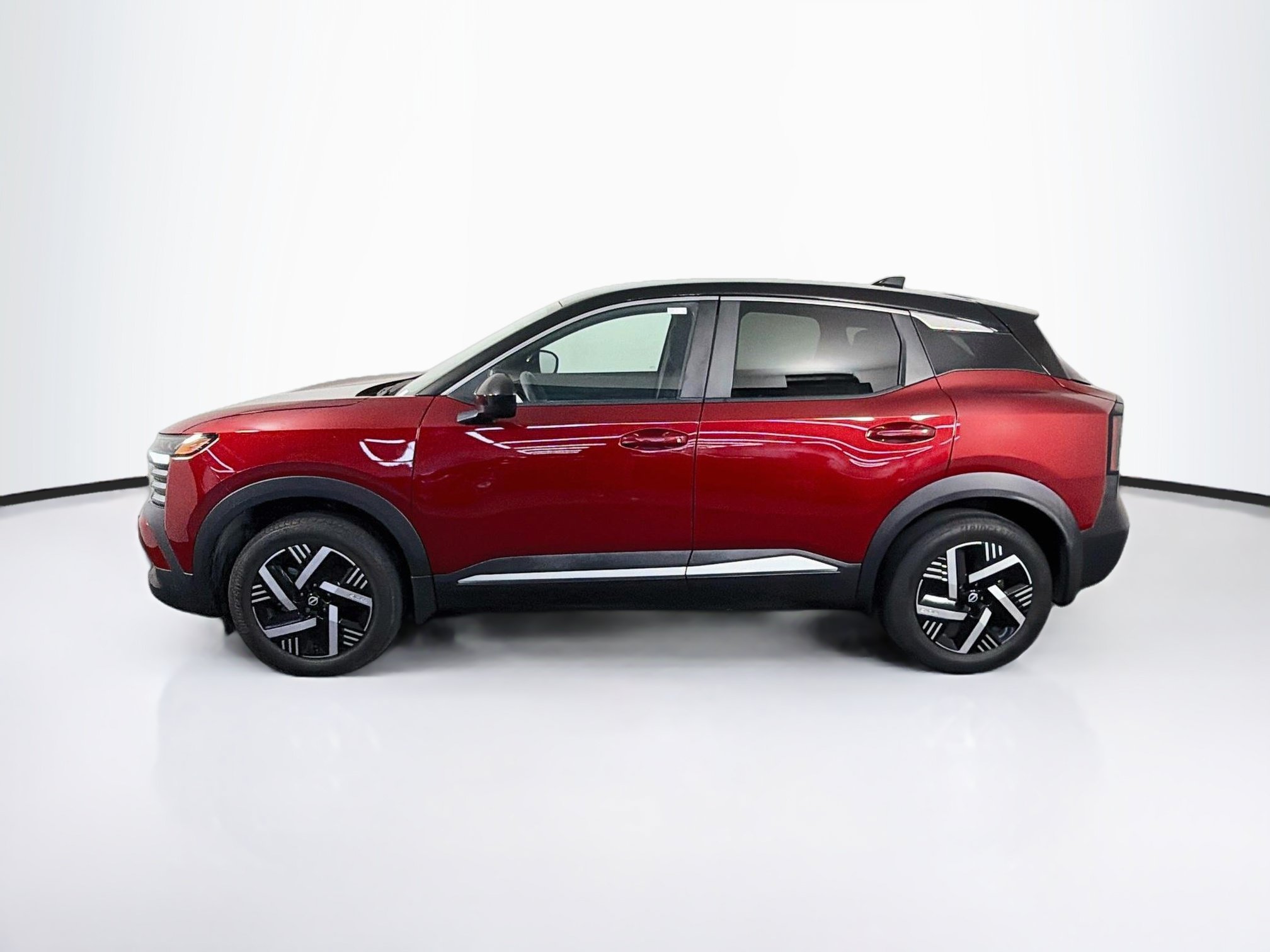 Used 2025 Nissan Kicks SV w/ Illumination Package FWD image 4