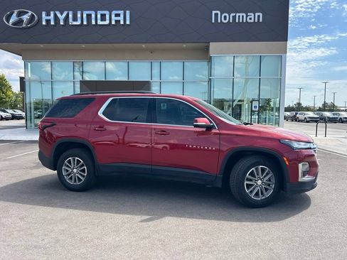Used 2023 Chevrolet Traverse LT FWD image 7