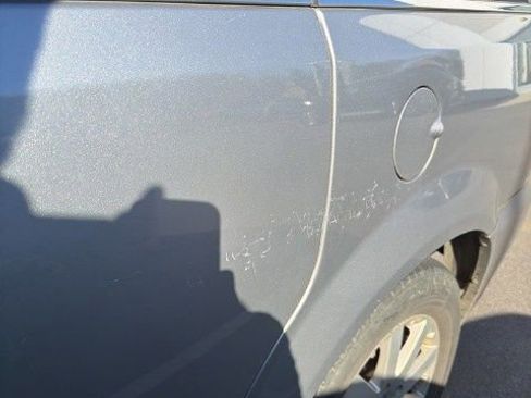 Used 2014 Chrysler Town & Country Touring image 8