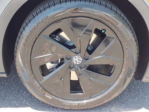 Certified 2025 Volkswagen ID.4 Pro S w/ ID.4 Black Package RWD image 9