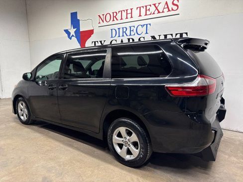 Used 2020 Toyota Sienna L image 10