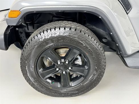 Used 2022 Jeep Wrangler Unlimited Sahara AWD/4WD image 46
