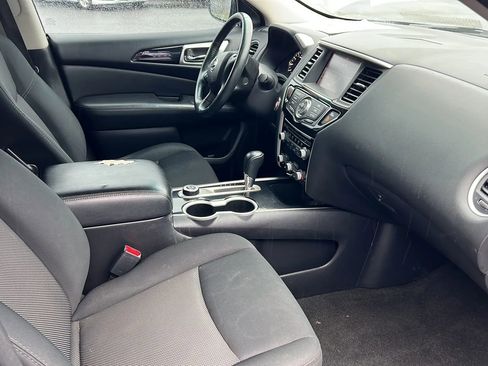 Used 2018 Nissan Pathfinder SV image 6