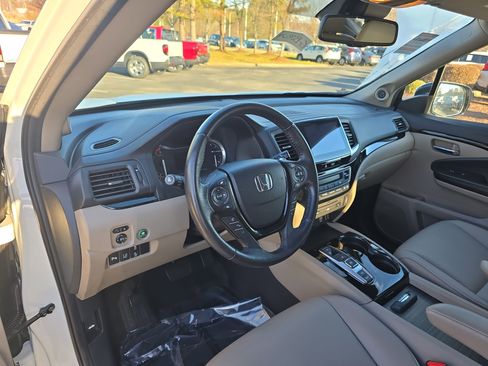 Used 2016 Honda Pilot Touring image 15