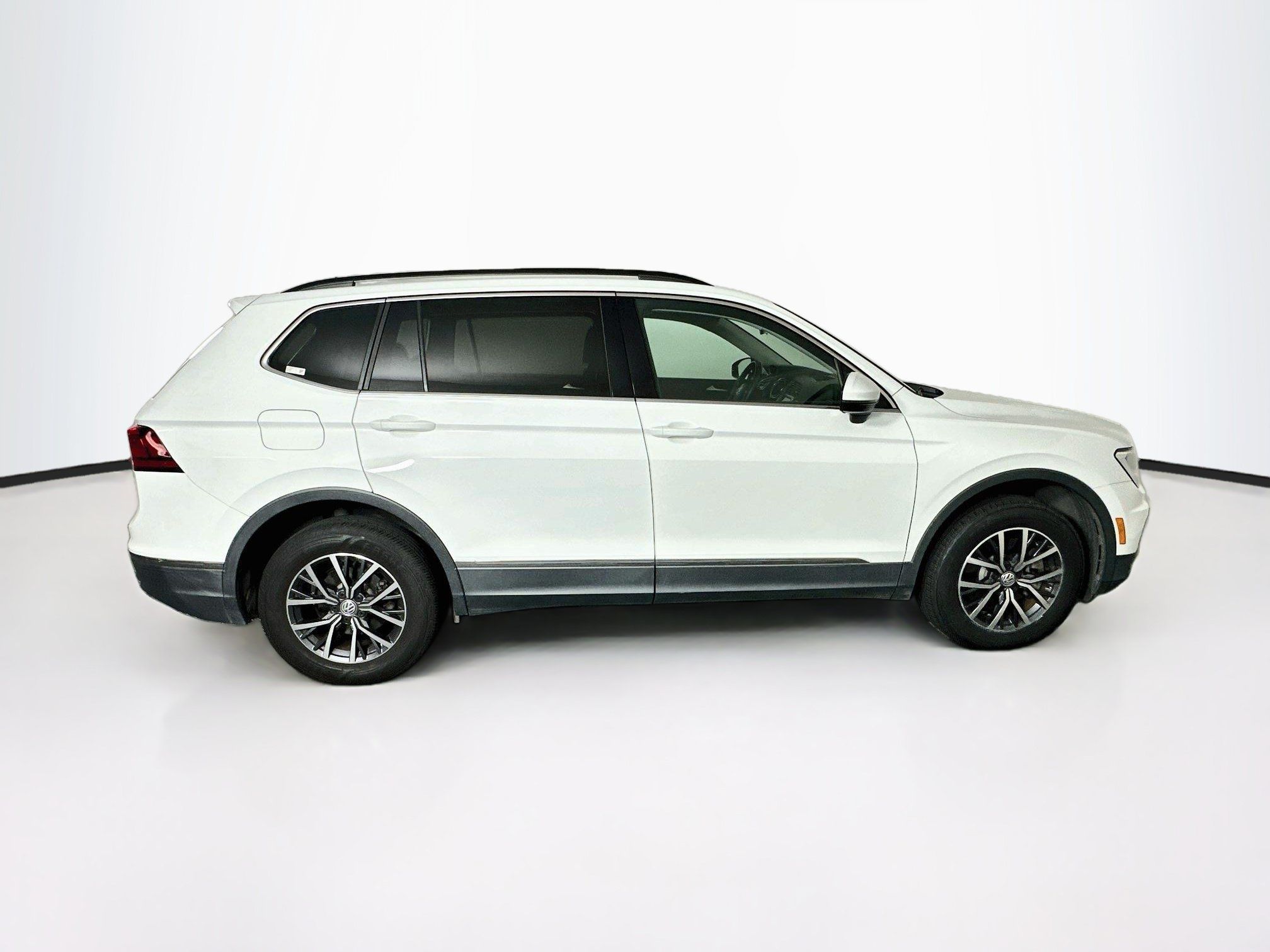 Used 2020 Volkswagen Tiguan SE FWD image 10