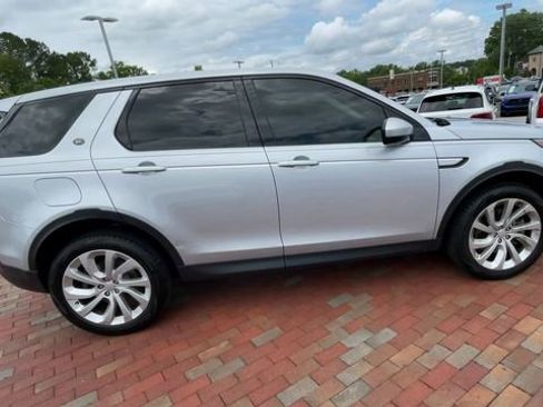 Used 2022 Land Rover Discovery Sport SE AWD/4WD image 2