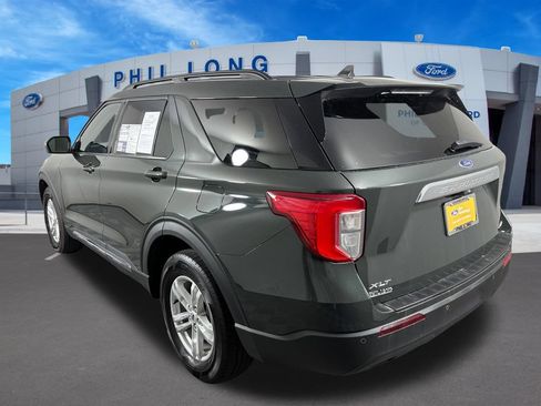 Used 2023 Ford Explorer XLT AWD/4WD image 3