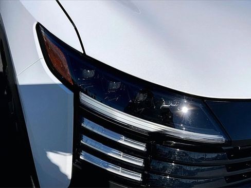 Certified 2025 Nissan Kicks SR image 30