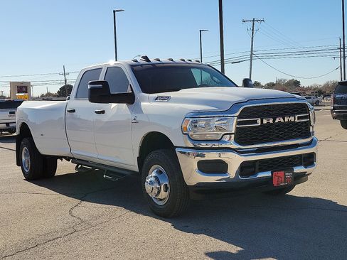 Used 2024 RAM 3500 Tradesman w/ Chrome Appearance Group image 6