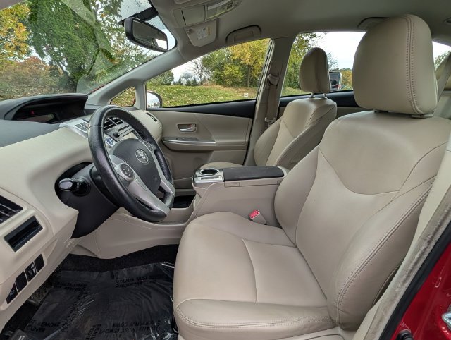 Used 2014 Toyota Prius V Five FWD image 10