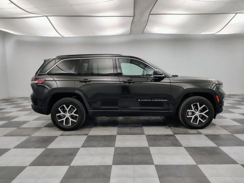 Used 2024 Jeep Grand Cherokee Limited image 12