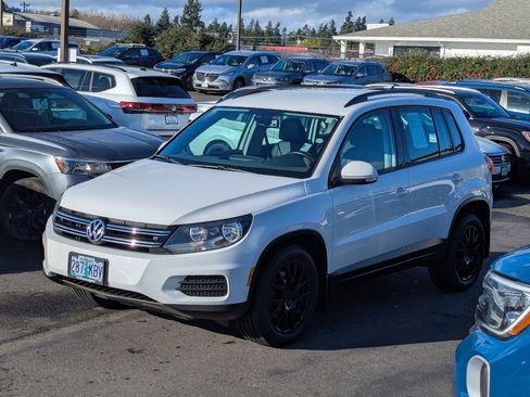 Used 2017 Volkswagen Tiguan S image 9