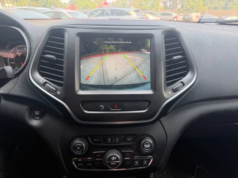 Used 2020 Jeep Cherokee Trailhawk AWD/4WD image 16