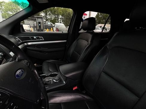 Used 2016 Ford Explorer XLT w/ Equipment Group 202A AWD/4WD image 12
