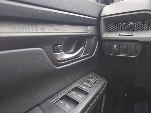 Used 2025 Honda CR-V LX image 32