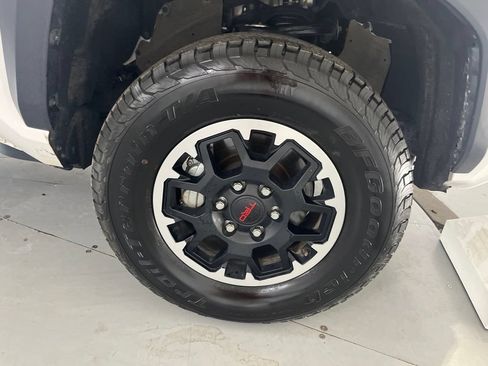 Used 2025 Toyota Tacoma TRD Off-Road AWD/4WD image 16