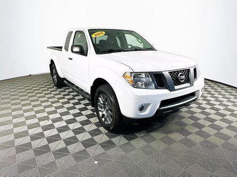 Used 2012 Nissan Frontier SV w/ Sport Appearance Pkg AWD/4WD image 3