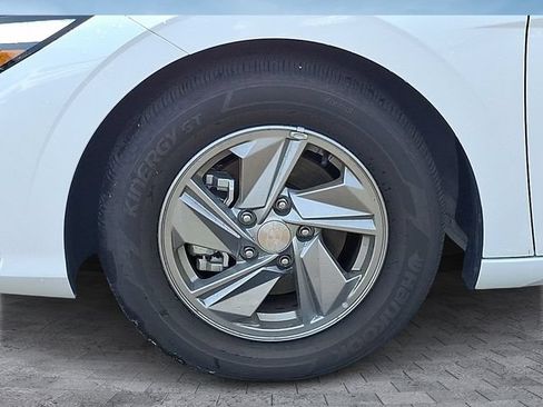 Certified 2025 Hyundai Elantra SE w/ Cargo Package FWD image 5