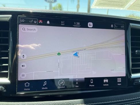 Used 2021 Chrysler Pacifica Touring-L w/ Uconnect Theater Family Group FWD image 14