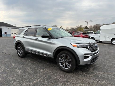 Used 2023 Ford Explorer XLT w/ Equipment Group 202A AWD/4WD image 7