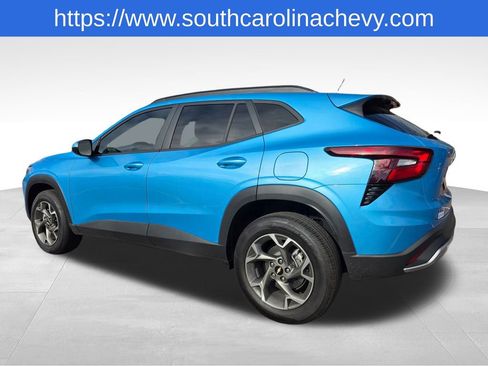 Certified 2025 Chevrolet Trax LT image 36