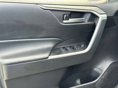 Used 2022 Toyota RAV4 XLE Premium AWD/4WD image 18