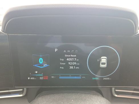 Used 2025 Hyundai Elantra SEL image 2