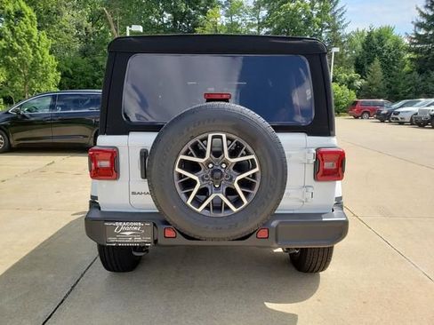 New 2025 Jeep Wrangler Unlimited Sahara AWD/4WD image 5