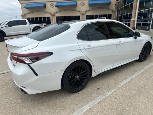 Used 2021 Toyota Camry XSE FWD image 7
