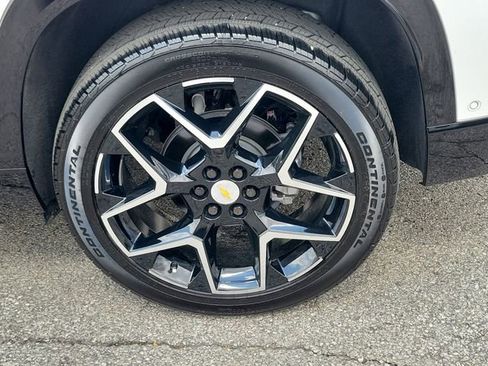 Used 2025 Chevrolet Traverse High Country w/ LPO, Floor Liner Package AWD/4WD image 5