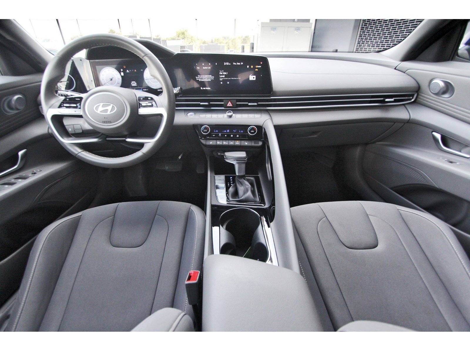 Certified 2025 Hyundai Elantra SEL FWD image 10
