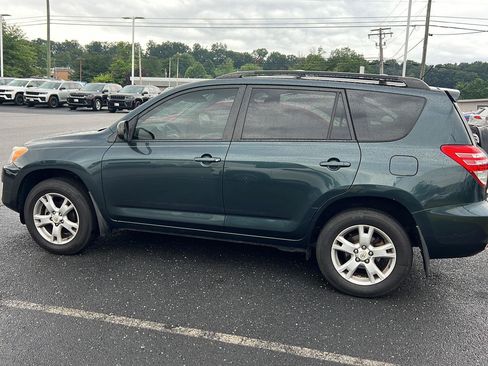 Used 2012 Toyota RAV4 FWD w/ Upgrade Value Pkg image 2