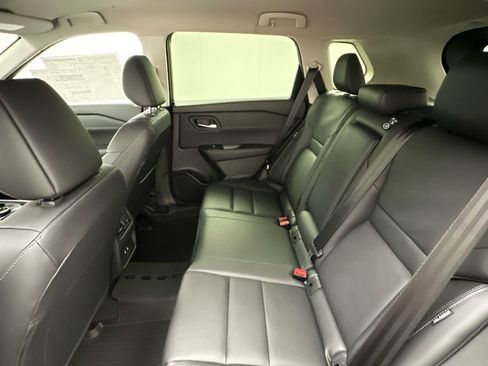 Used 2024 Nissan Rogue SL AWD/4WD image 10